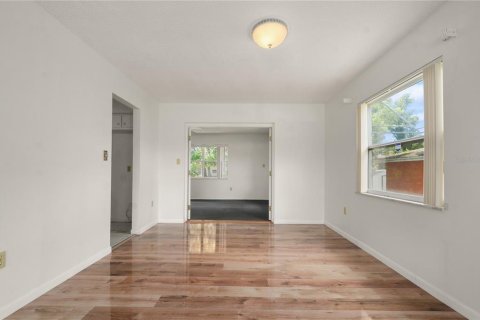 Casa en venta en Orlando, Florida, 4 dormitorios, 248.23 m2 № 1784921 - foto 4