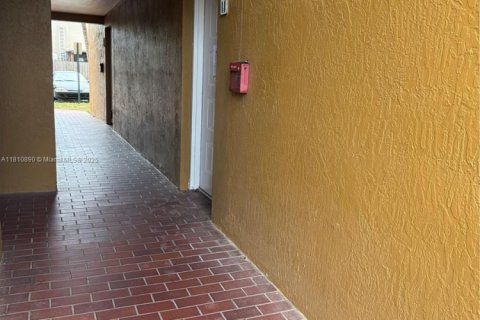 Copropriété à louer à Miami, Floride: 2 chambres, 83.24 m2 № 1755767 - photo 3