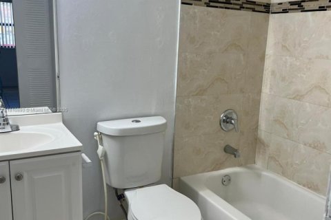 Copropriété à louer à Miami, Floride: 2 chambres, 83.24 m2 № 1755767 - photo 12