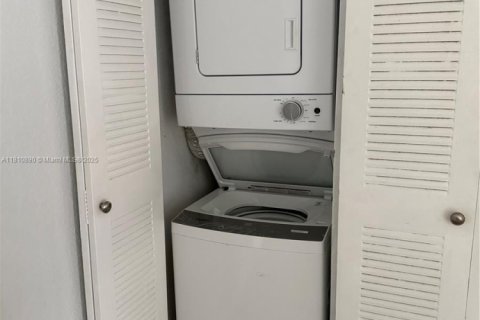 Copropriété à louer à Miami, Floride: 2 chambres, 83.24 m2 № 1755767 - photo 10
