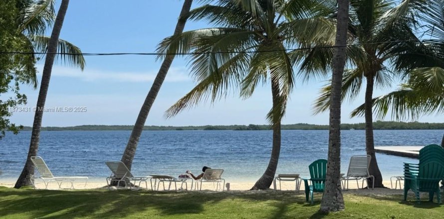 Casa en Key Largo, Florida 3 dormitorios, 104.05 m2 № 2035177