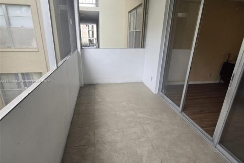Condo in Lauderdale Lakes, Florida, 1 bedroom  № 1864456 - photo 7
