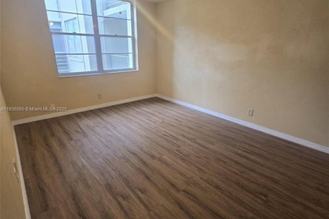 Condo in Lauderdale Lakes, Florida, 1 bedroom  № 1864456 - photo 6