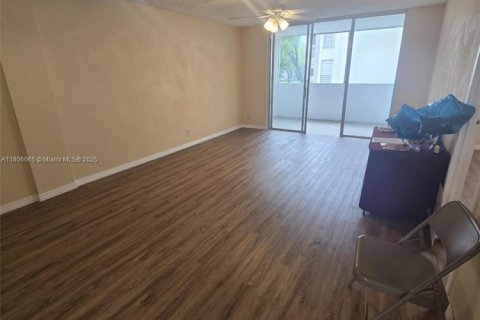 Condo in Lauderdale Lakes, Florida, 1 bedroom  № 1864456 - photo 3
