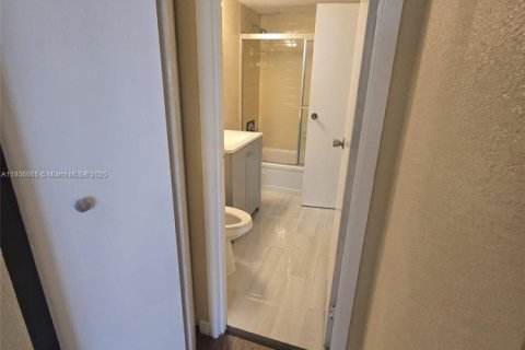 Condo in Lauderdale Lakes, Florida, 1 bedroom  № 1864456 - photo 5