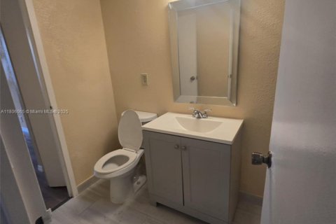 Condo in Lauderdale Lakes, Florida, 1 bedroom  № 1864456 - photo 4
