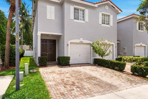 Touwnhouse à Tamarac, Floride 3 chambres, 156.82 m2 № 2359826