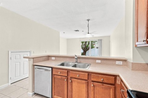 Touwnhouse à louer à Tamarac, Floride: 3 chambres, 156.82 m2 № 2359826 - photo 17