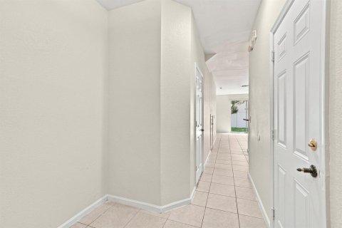 Touwnhouse à louer à Tamarac, Floride: 3 chambres, 156.82 m2 № 2359826 - photo 10