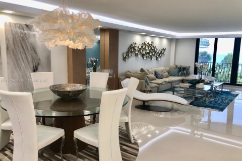 Снять в аренду кондоминиум в Серфсайд, Флорида 2 спальни, 160.54м2, № 1992599 - фото 11