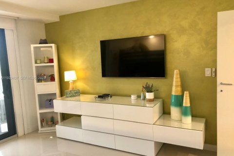 Снять в аренду кондоминиум в Серфсайд, Флорида 2 спальни, 160.54м2, № 1992599 - фото 4