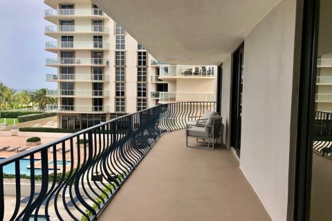 Снять в аренду кондоминиум в Серфсайд, Флорида 2 спальни, 160.54м2, № 1992599 - фото 10