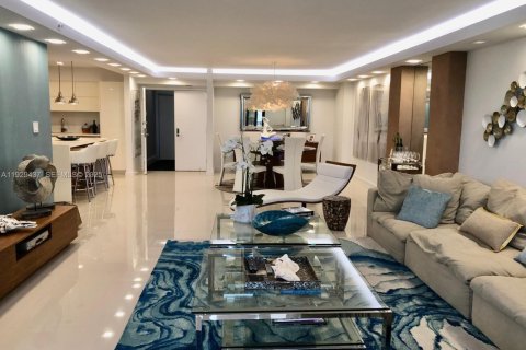 Снять в аренду кондоминиум в Серфсайд, Флорида 2 спальни, 160.54м2, № 1992599 - фото 21