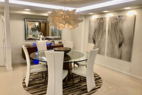 Снять в аренду кондоминиум в Серфсайд, Флорида 2 спальни, 160.54м2, № 1992599 - фото 20