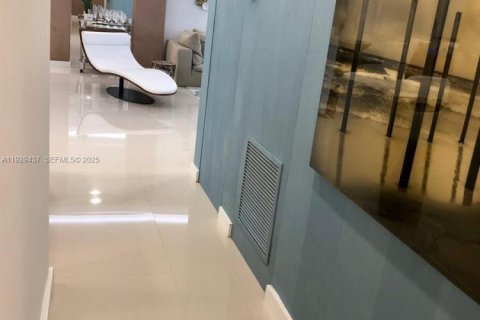 Снять в аренду кондоминиум в Серфсайд, Флорида 2 спальни, 160.54м2, № 1992599 - фото 15