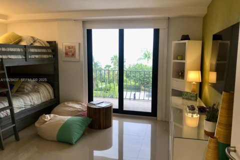 Снять в аренду кондоминиум в Серфсайд, Флорида 2 спальни, 160.54м2, № 1992599 - фото 12