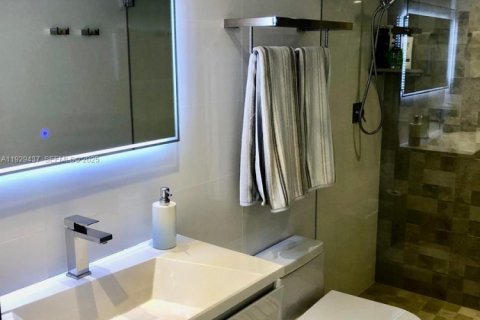 Снять в аренду кондоминиум в Серфсайд, Флорида 2 спальни, 160.54м2, № 1992599 - фото 13