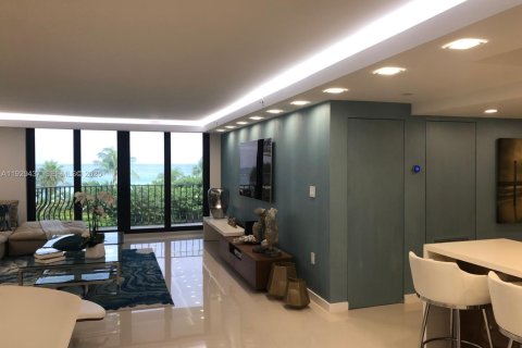 Снять в аренду кондоминиум в Серфсайд, Флорида 2 спальни, 160.54м2, № 1992599 - фото 17