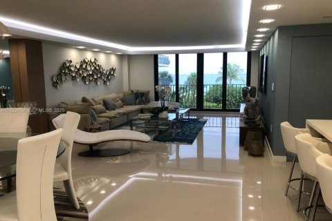 Снять в аренду кондоминиум в Серфсайд, Флорида 2 спальни, 160.54м2, № 1992599 - фото 16