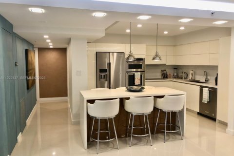 Снять в аренду кондоминиум в Серфсайд, Флорида 2 спальни, 160.54м2, № 1992599 - фото 19