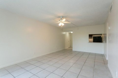 Copropriété à louer à West Palm Beach, Floride: 2 chambres, 78.97 m2 № 2189236 - photo 2