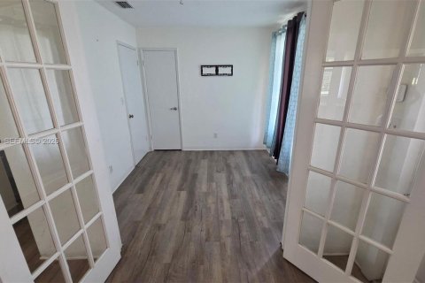 Villa ou maison à vendre à Dania Beach, Floride: 3 chambres, 10917.87 m2 № 2383180 - photo 11
