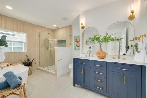 House in Saint Petersburg, Florida 3 bedrooms, 216.28 sq.m. № 2412650 - photo 18