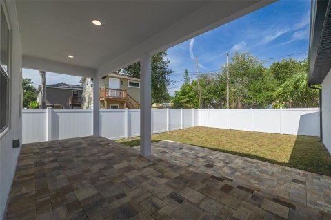 House in Saint Petersburg, Florida 3 bedrooms, 216.28 sq.m. № 2412650 - photo 28