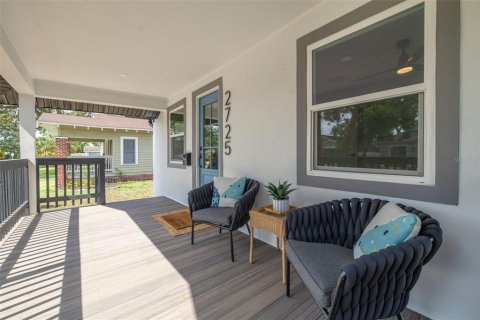 House in Saint Petersburg, Florida 3 bedrooms, 216.28 sq.m. № 2412650 - photo 4