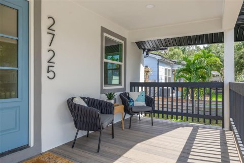 House in Saint Petersburg, Florida 3 bedrooms, 216.28 sq.m. № 2412650 - photo 5
