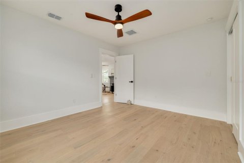 House in Saint Petersburg, Florida 3 bedrooms, 216.28 sq.m. № 2412650 - photo 22