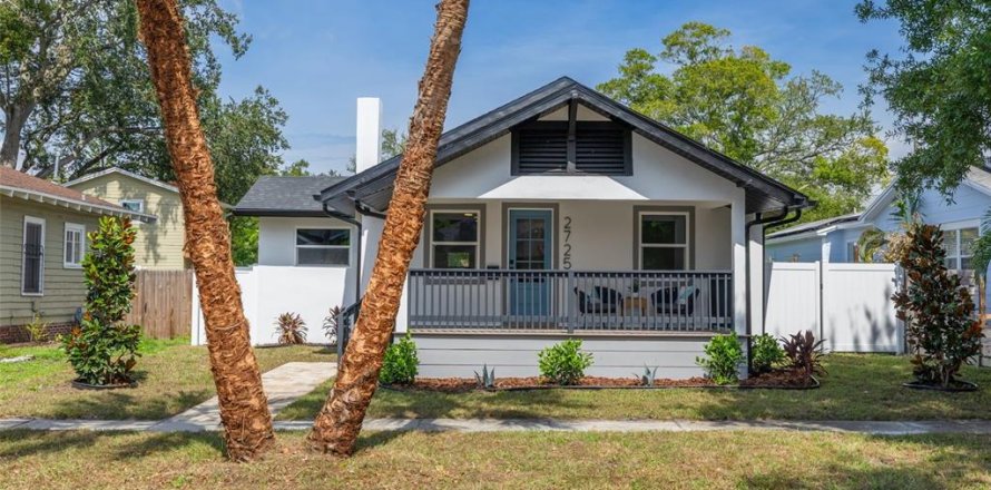 House in Saint Petersburg, Florida 3 bedrooms, 216.28 sq.m. № 2412650