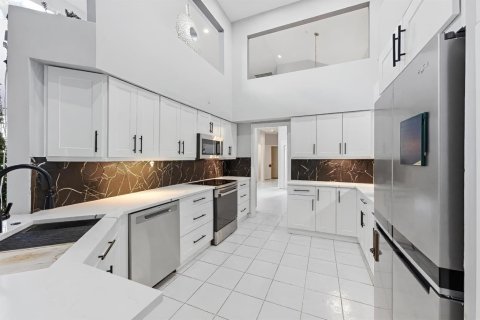 House in Boca Raton, Florida 4 bedrooms, 231.79 sq.m. № 2246243