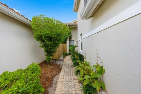 House in Boca Raton, Florida 4 bedrooms, 231.79 sq.m. № 2246243 - photo 7