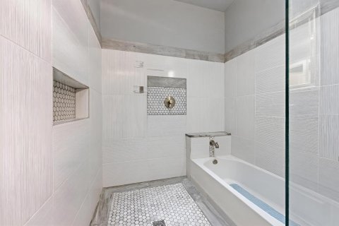 House in Boca Raton, Florida 4 bedrooms, 231.79 sq.m. № 2246243 - photo 23