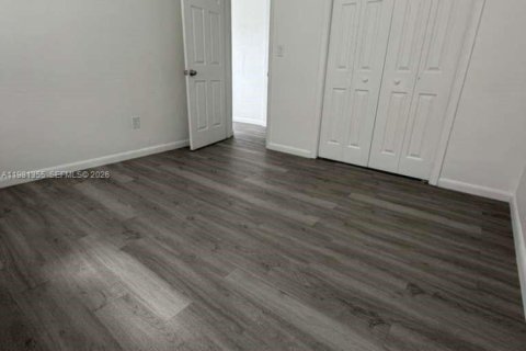 Снять в аренду виллу или дом в Майами, Флорида 1 спальня, 437.76м2, № 2045415 - фото 10