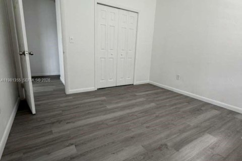 Снять в аренду виллу или дом в Майами, Флорида 1 спальня, 437.76м2, № 2045415 - фото 8