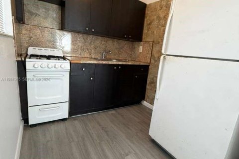 Снять в аренду виллу или дом в Майами, Флорида 1 спальня, 437.76м2, № 2045415 - фото 13