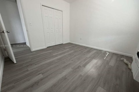 Снять в аренду виллу или дом в Майами, Флорида 1 спальня, 437.76м2, № 2045415 - фото 6