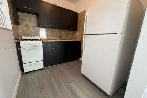 Снять в аренду виллу или дом в Майами, Флорида 1 спальня, 437.76м2, № 2045415 - фото 12