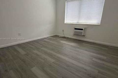 Снять в аренду виллу или дом в Майами, Флорида 1 спальня, 437.76м2, № 2045415 - фото 11