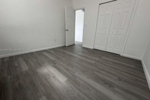 Снять в аренду виллу или дом в Майами, Флорида 1 спальня, 437.76м2, № 2045415 - фото 9