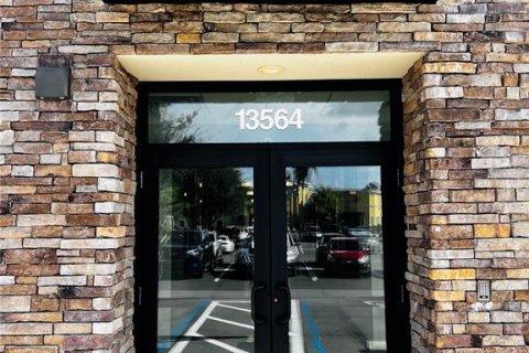 Immobilier commercial à louer à Orlando, Floride: 70.98 m2 № 1885663 - photo 4