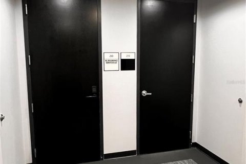 Immobilier commercial à louer à Orlando, Floride: 70.98 m2 № 1885663 - photo 7