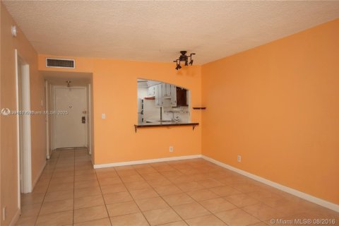 Condominio en venta en North Miami Beach, Florida, 1 dormitorio, 78.22 m2 № 1828218 - foto 11