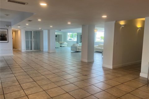 Condominio en venta en North Miami Beach, Florida, 1 dormitorio, 78.22 m2 № 1828218 - foto 3