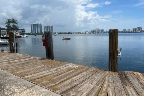 Condominio en venta en North Miami Beach, Florida, 1 dormitorio, 78.22 m2 № 1828218 - foto 8