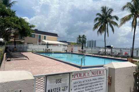 Condominio en venta en North Miami Beach, Florida, 1 dormitorio, 78.22 m2 № 1828218 - foto 6