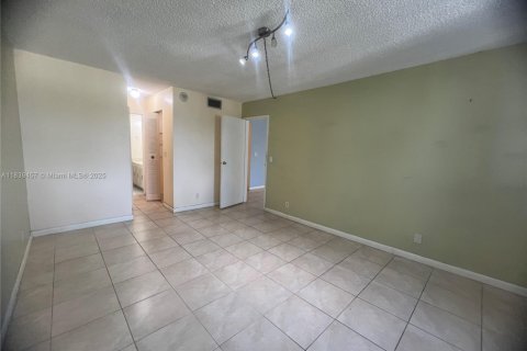 Condominio en venta en North Miami Beach, Florida, 1 dormitorio, 78.22 m2 № 1828218 - foto 15