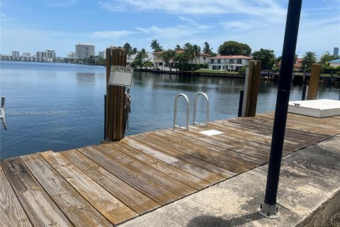 Condominio en venta en North Miami Beach, Florida, 1 dormitorio, 78.22 m2 № 1828218 - foto 9